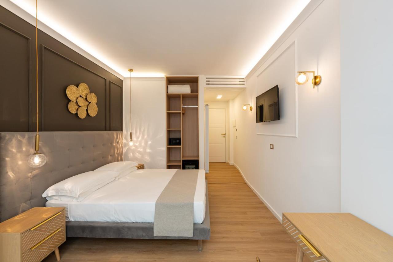 Toledo Relais Suites - By Pera Rooms Collection Наполи Екстериор снимка