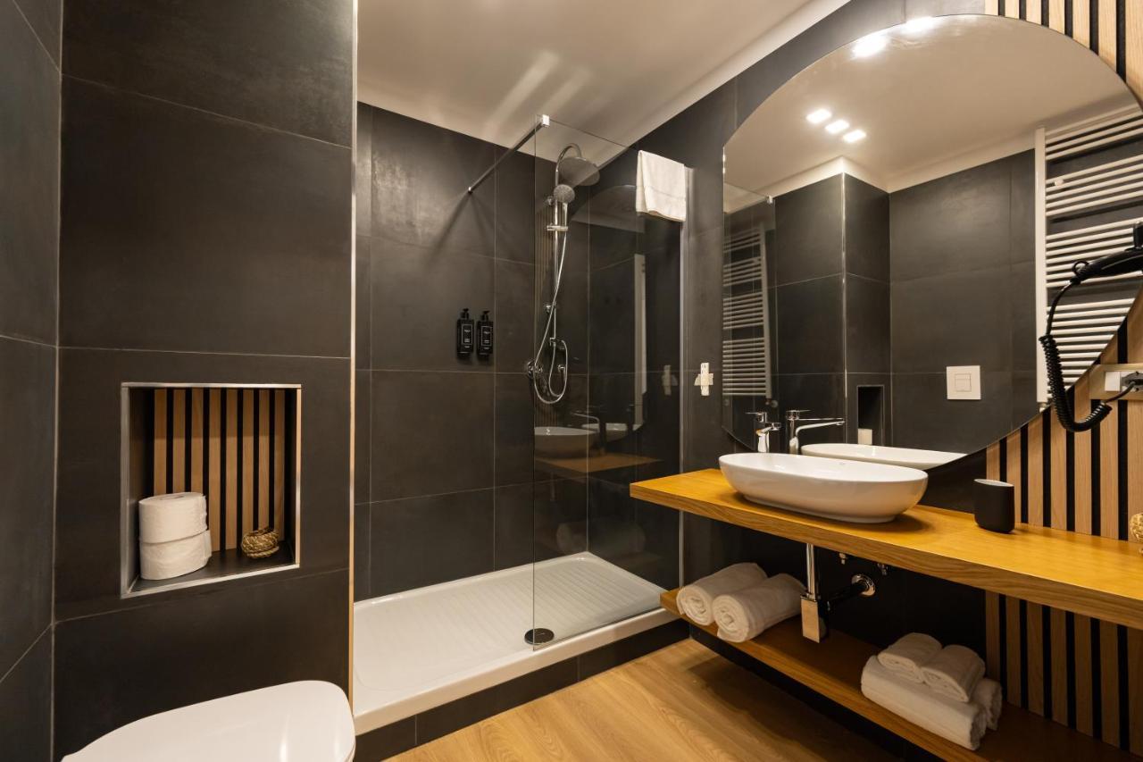 Toledo Relais Suites - By Pera Rooms Collection Наполи Екстериор снимка