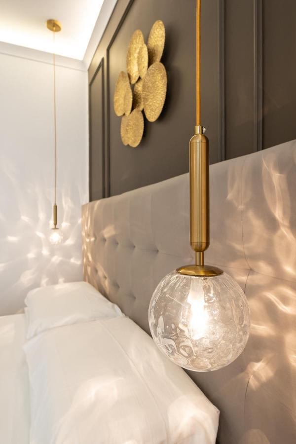 Toledo Relais Suites - By Pera Rooms Collection Наполи Екстериор снимка